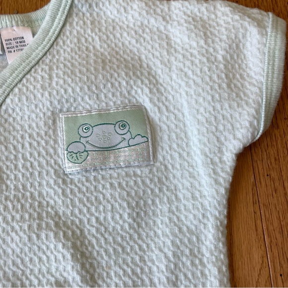 VINTAGE GREEN WAFFLE KNIT EMBROIDERED FROG ONE PIECE OUTFIT SIZE 18M 100% COTTON - Picture 3 of 5